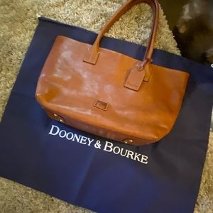 LIKE NEW DOONEY AND BOURKE TAN LEATHER